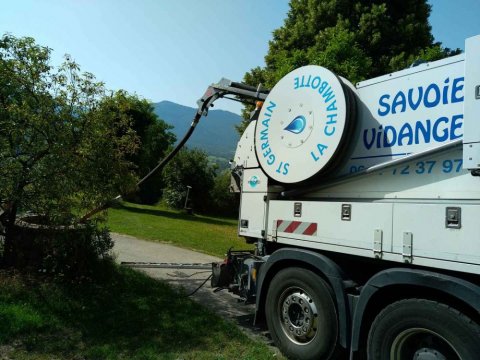 Hydrocurage de canalisation par entreprise d'assainissement à Chambéry