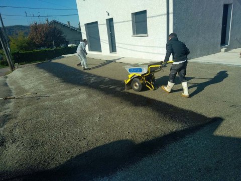 Réfection d'une cour en enrobé bicouche, SAVOIE VIDANGE à Chambéry